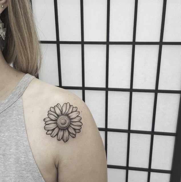 Este dotwork daisy design