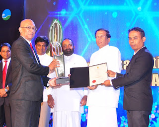 Left to Right: Mr. Rashid Hameed, Director Thermo Plastics receiving the award from President Maithripala Sirisena with Mr. Dharma Bandula, AGM Production/Logistic, Thermo Plastics