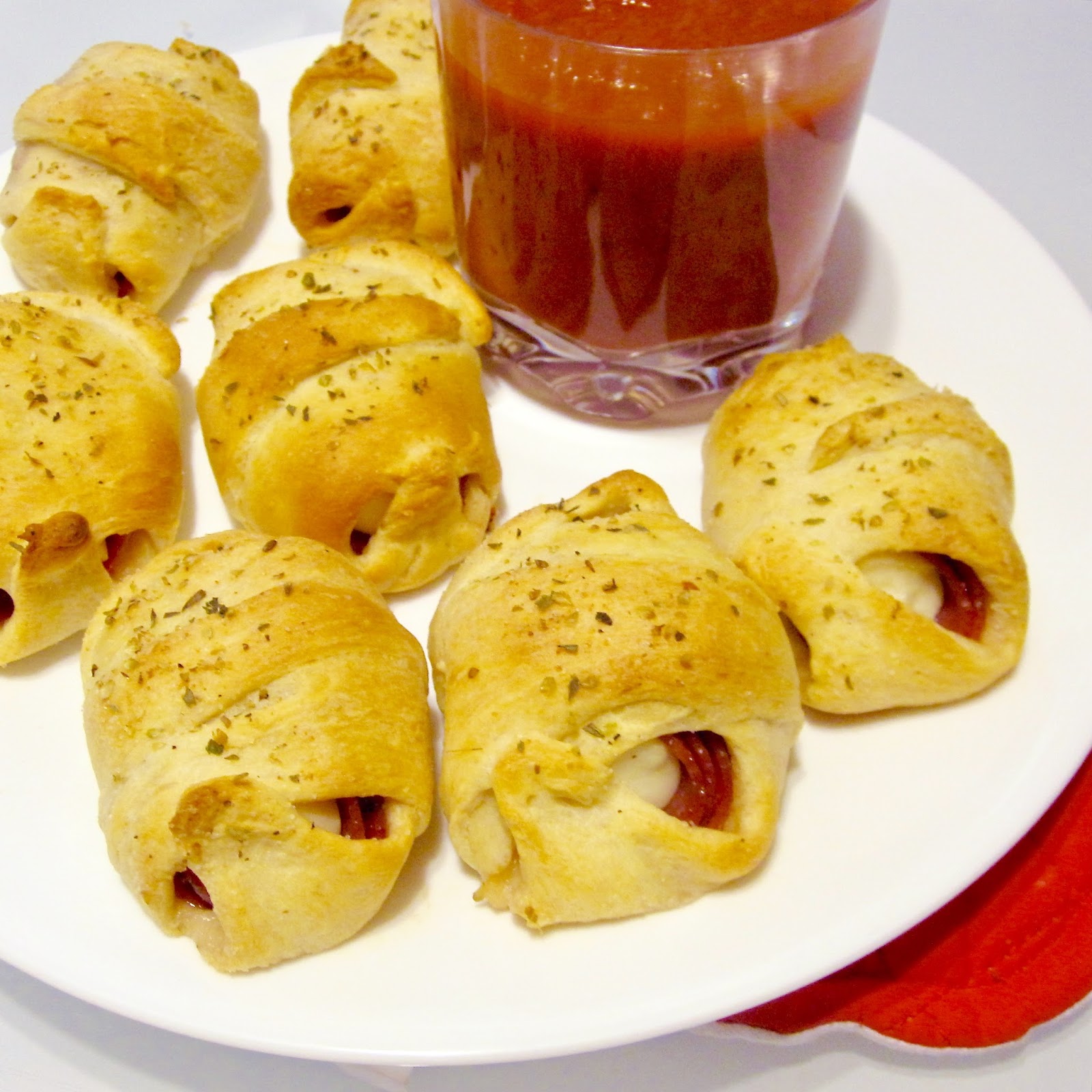 Pepperoni Pizza Crescent Rolls (with low fat version!) - The Lindsay Ann