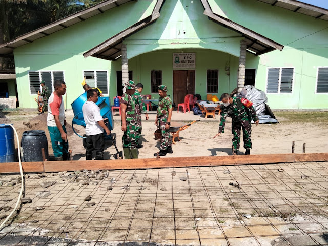 Dansatgas TMMD Ke-114 Tinjau Semenisasi Jalan Sepanjang 430 Meter di Pulau Parit