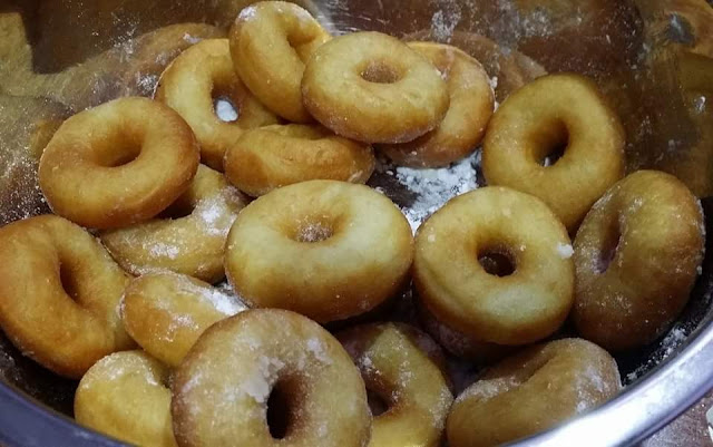 Donut tawar wajib salut gula atau letak topping - Sumarz.Com