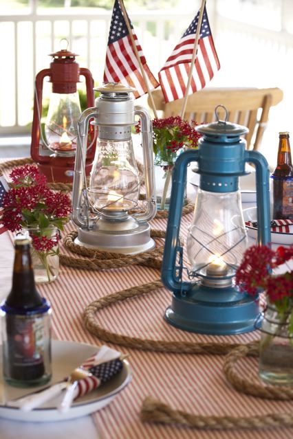 #4thofJuly table setting summer flags