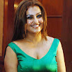 sona-actress-glow-in-green-top.