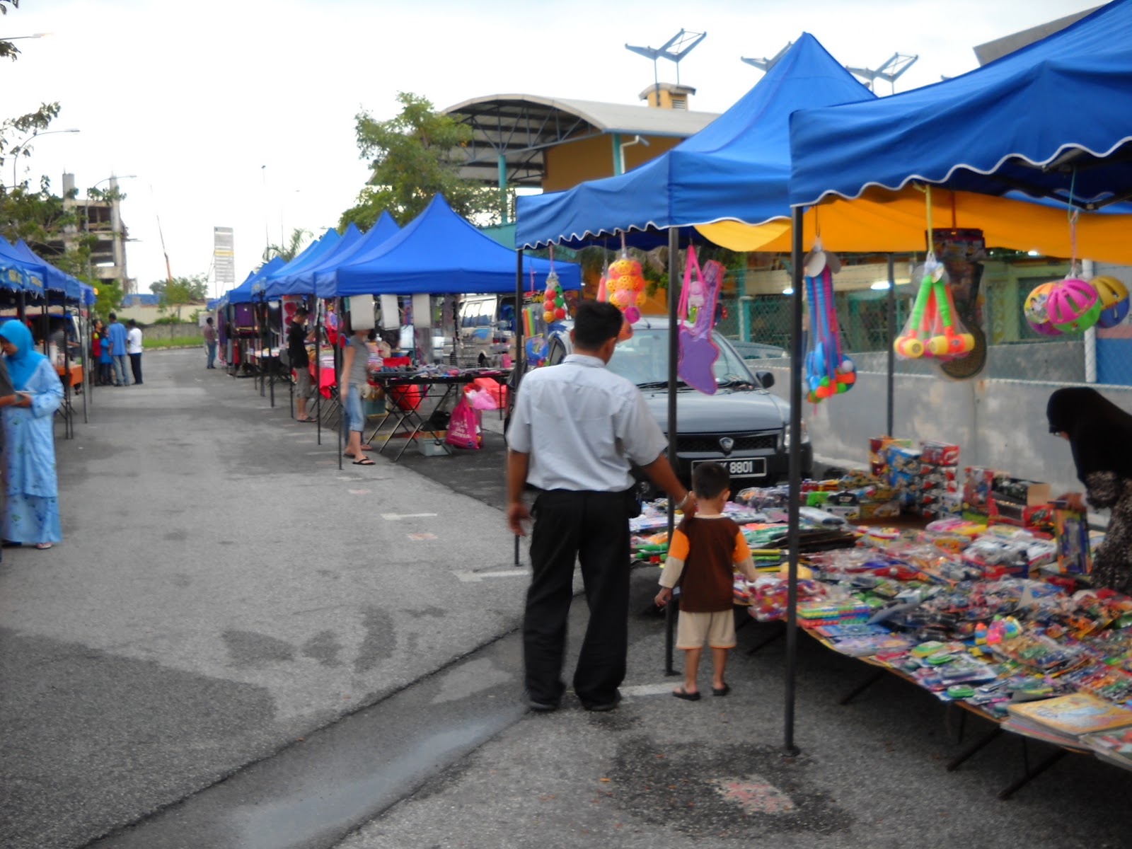 pasar malam Gambar suasana pasar malam PKPS