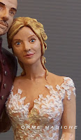 cake topper realistici personalizzati ritratti sposi in miniatura sculture realizzate a mano orme magiche