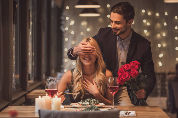 10 ideias de surpresas românticas para celebrar momentos especiais