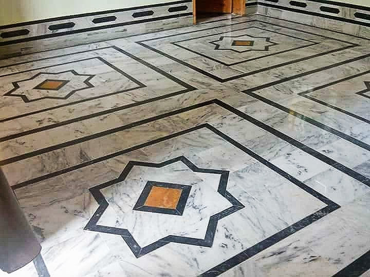 Sunny white marble design