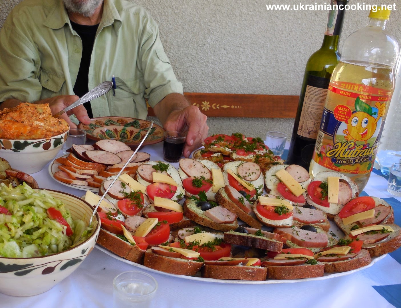 The most popular Ukrainian appetizers are open sandwiches