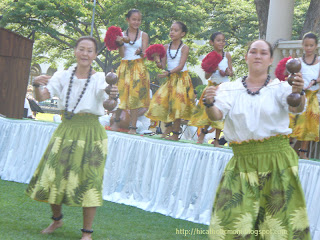 Hula Dancers