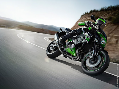 2013-Kawasaki-Z800a