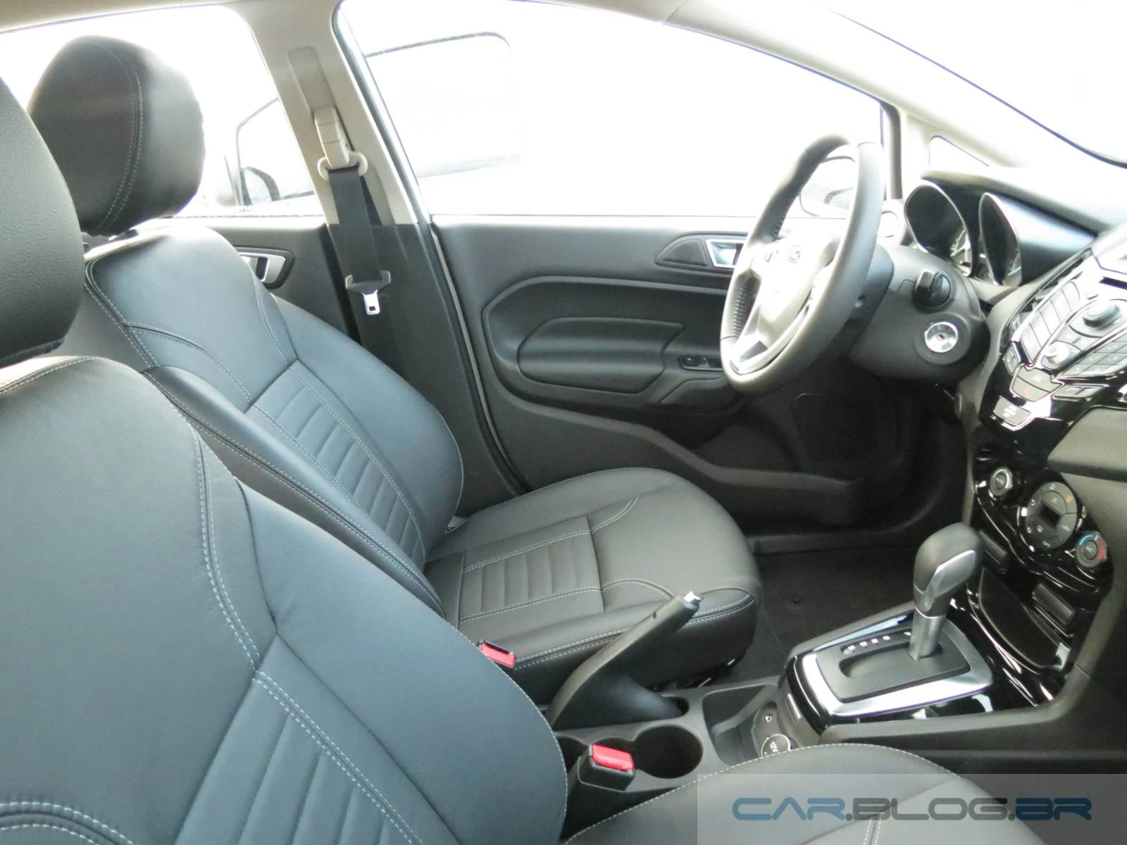 New Fiesta Sedan Titanium AT 2014 Prata - interior