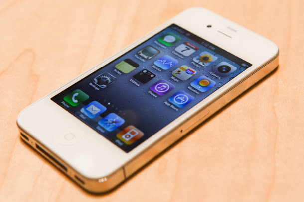 foto iphone 4, ponsel bikinan apple yg relatif terjangkau harganya