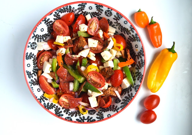 This pizza panzanella salad is a fun change from your typical panzanella with pizza flavor in every bite! www.nutritionistreviews.com