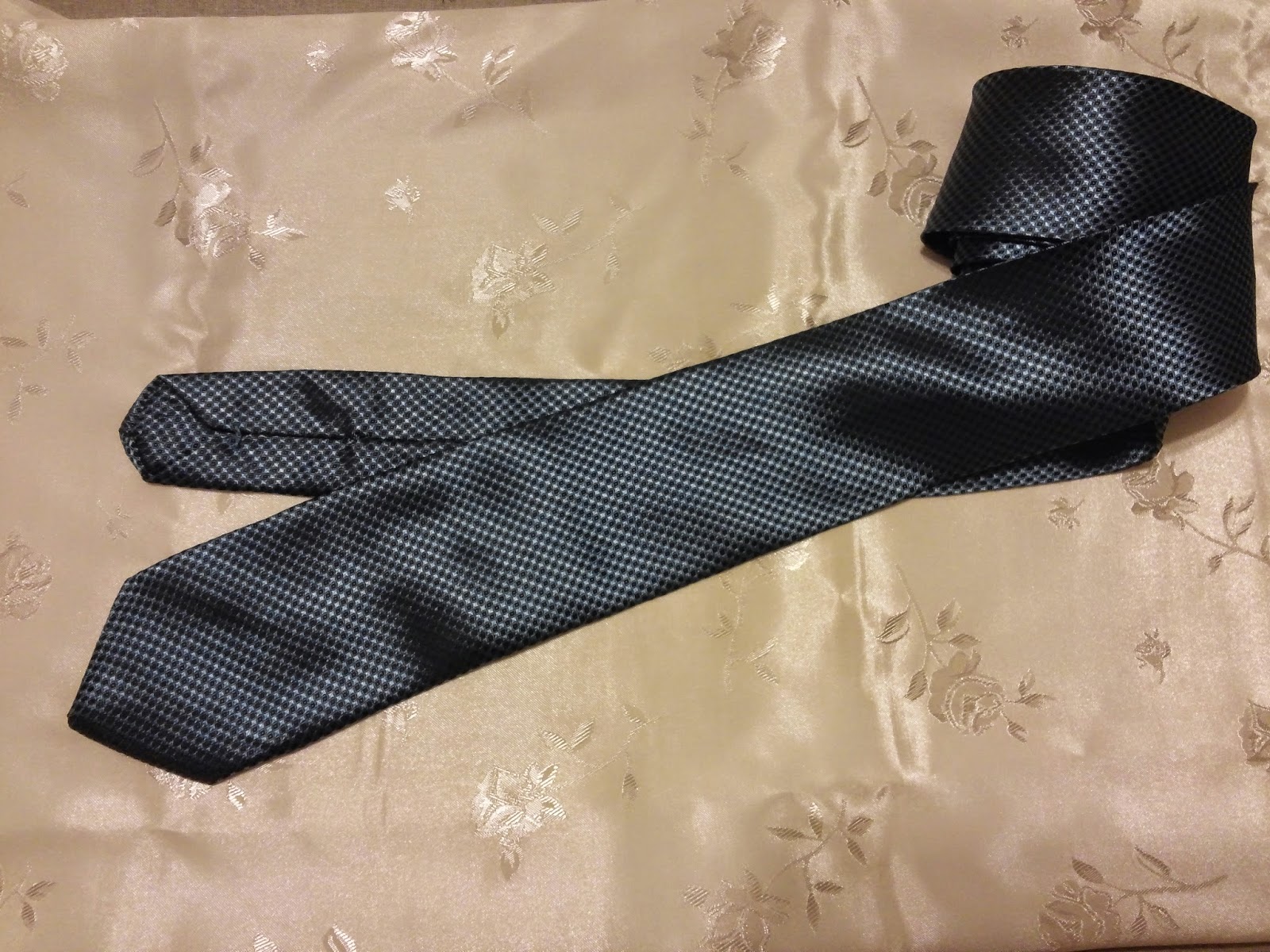 http://terzibegum.blogspot.com.tr/2015/01/mavi-kravat-blue-tie.html