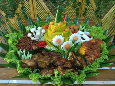 nasi tumpeng