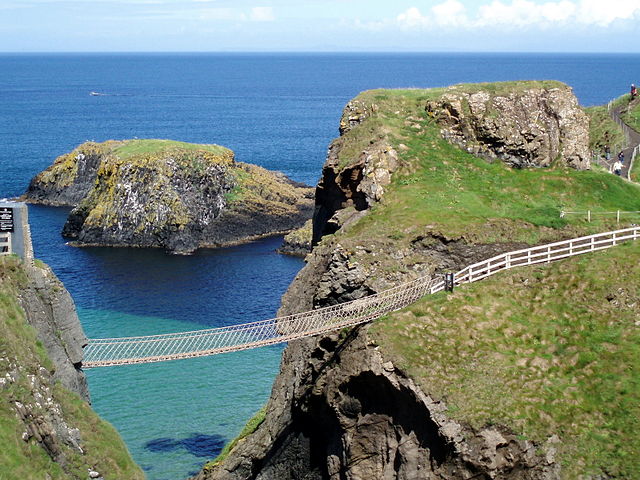 CARRICK-A-REDE ROPE BRIDGE, ANTRIM IRELAND