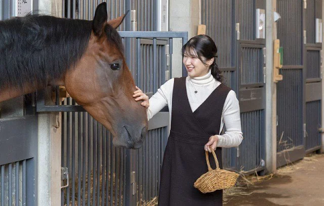 Emperor Naruhito and Empress Masako. Aiko celebrates her 21st birthday. Princess Aiko wore an ivory cashmere sweater