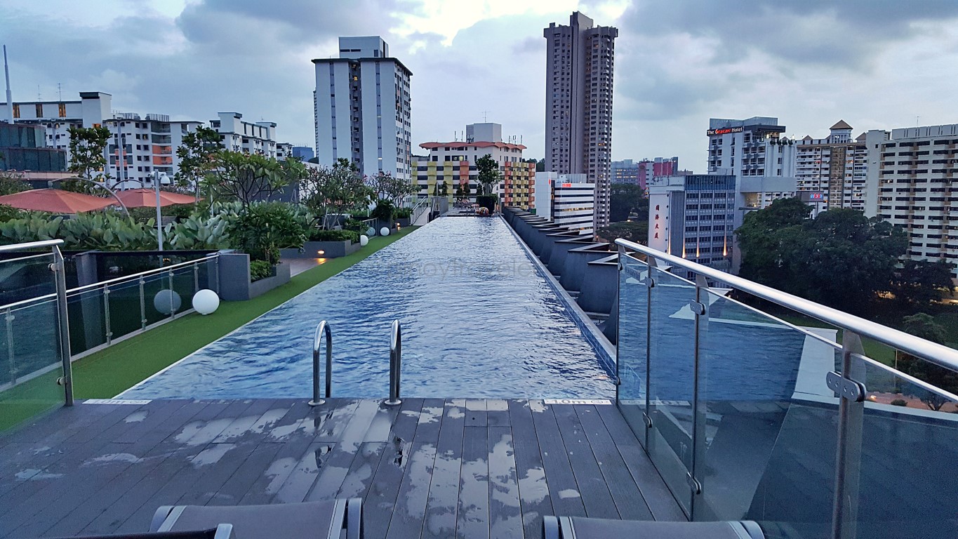 roof deck swimming pool at Holiday Inn Express (HIE) Singapore Clarke Quay