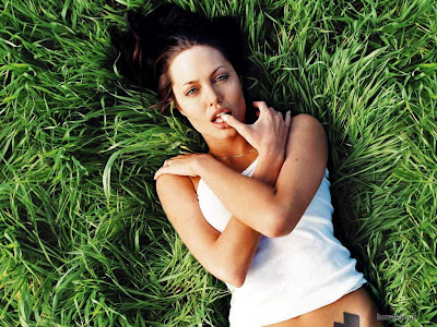 [imagetag] idegue-network.blogspot.com - [Foto] Angelina Jolie Cantik dan Seksi