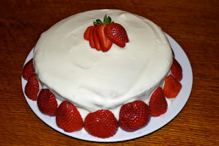 strawberry cake,strawberry cake recipe,strawberry cake filling,strawberry cake recipes,homemade strawberry cake