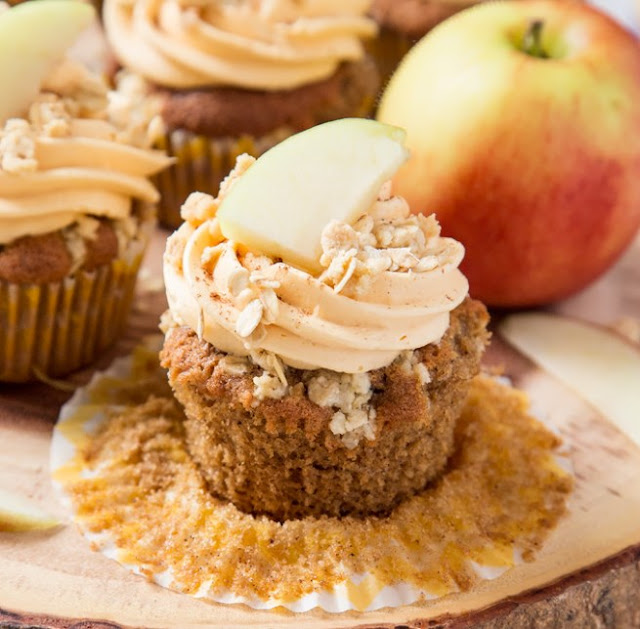 Apple Crumble Cupcakes #dessert #apple