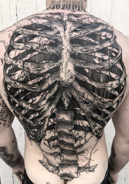 Tatuagens masculinas - 30 fotos de modelos de costas fechadas