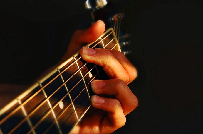 Cara Belajar Gitar Akustik Bagi Pemula