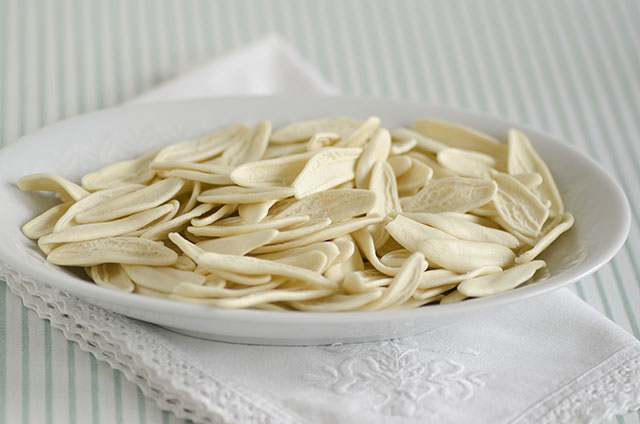 Foglie di ulivo agli asparagi(pasta dalla forma di foglia d'ulivo)