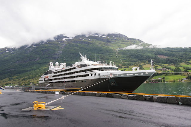 Strada verso il Ghiacciaio Kjenndalsbreen