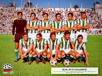 REAL BETIS BALOMPIÉ - Sevilla, España - Temporada 1971-72 - Campos, Telechía, Díaz, Irízar, González y Frigols; Viqueira, Isauro, Roselló, Jurado y Arrieta - REAL BETIS BALOMPIÉ 1 (Isauro), REAL CLUB CELTA DE VIGO 1 (Rodilla) - 12/09/1971 - Liga de 1ª División, jornada 2 - Sevilla, estadio Benito Villamarín - El Betis se clasifica 13º en la Liga de 1ª División. Antonio Barrios, Areta II y Szusza se sucedieron como entrenadores