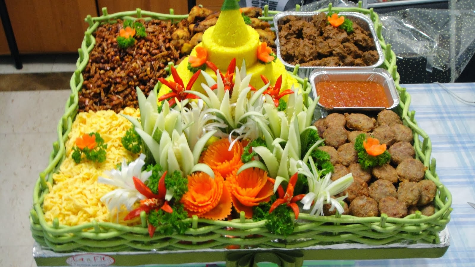  Nasi  Kuning  Tumpeng Ulang  Tahun  Makanan Khas Indonesia