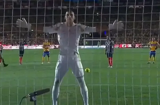 Goalkeeper tries to intimidate Sergio Ramos with bizarre antics