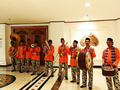 Prabowo Berjoget Dalam Alunan Tandjidor Betawi