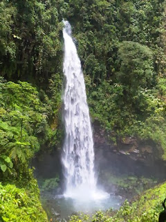 Menikmati Keindahan Air Terjun Curug Cipendok