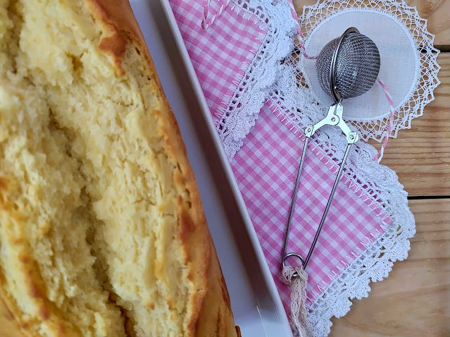 Receta de bizcocho de cava y queso ricotta. Desayuno, merienda, postre. Tierno, jugoso, esponjoso, fácil, requesón, receta de aprovechamiento, Lidl, horno, Cuca