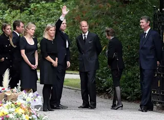 Royal Family viewed floral tributes for Queen Elizabeth II