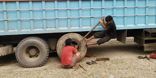 sing penting golek ragat kanggo ngrumat rumah tangga  Mengubah Ban Truk ...