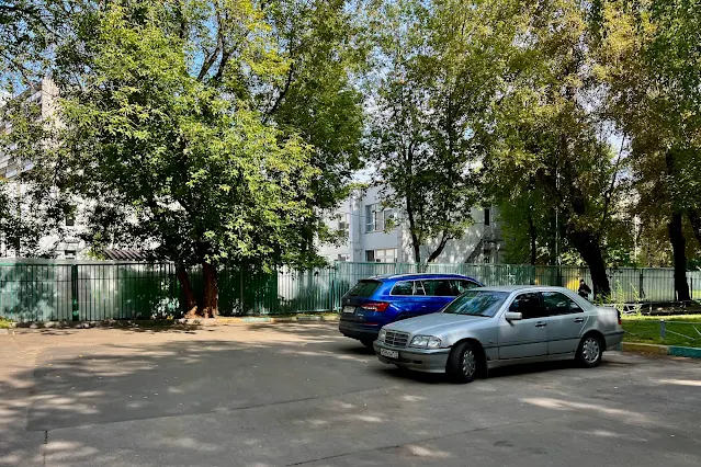 улица Коминтерна, улица Менжинского, дворы, детский сад (школа № 1381)