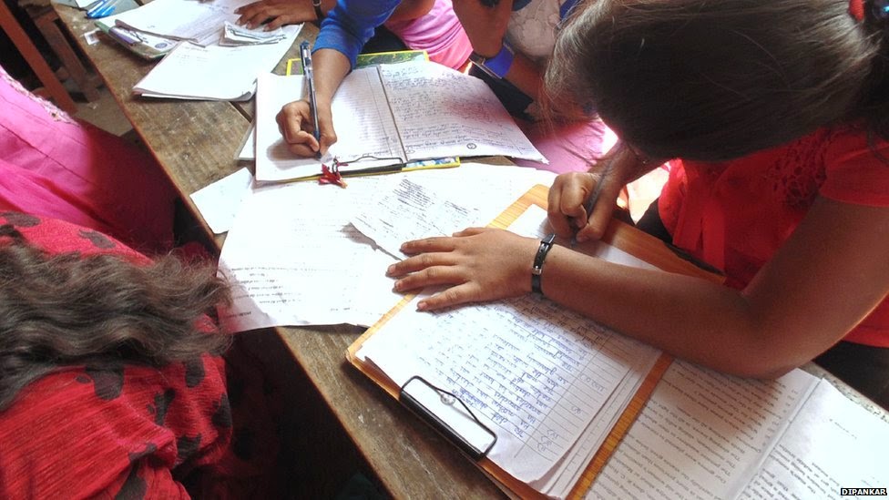 India Students Caught Cheating In Exams (2)