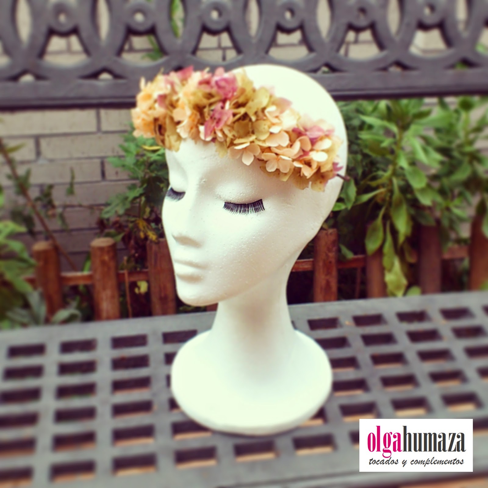 http://olgahumaza.blogspot.com.es/2015/01/d24-tocado-tiara-de-flores-naturales-en.html