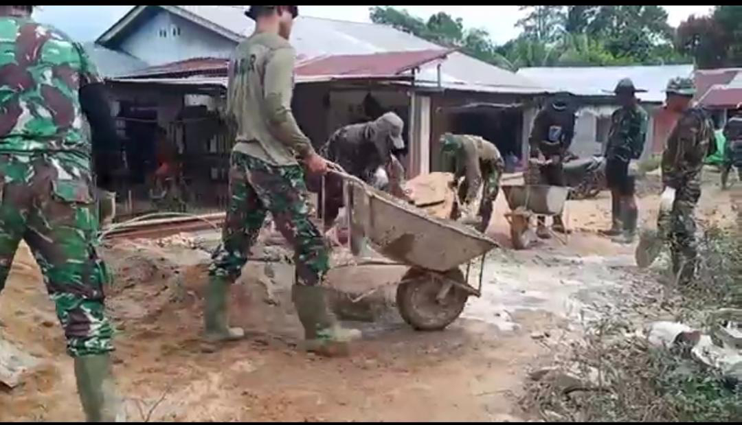 TNI AD, TNI AU, TNI AL Serta Polri dapat Menjadi Suatu Kemeriahan Di Lokasi TMMD Ke 111 Kodim 1202/Skw.