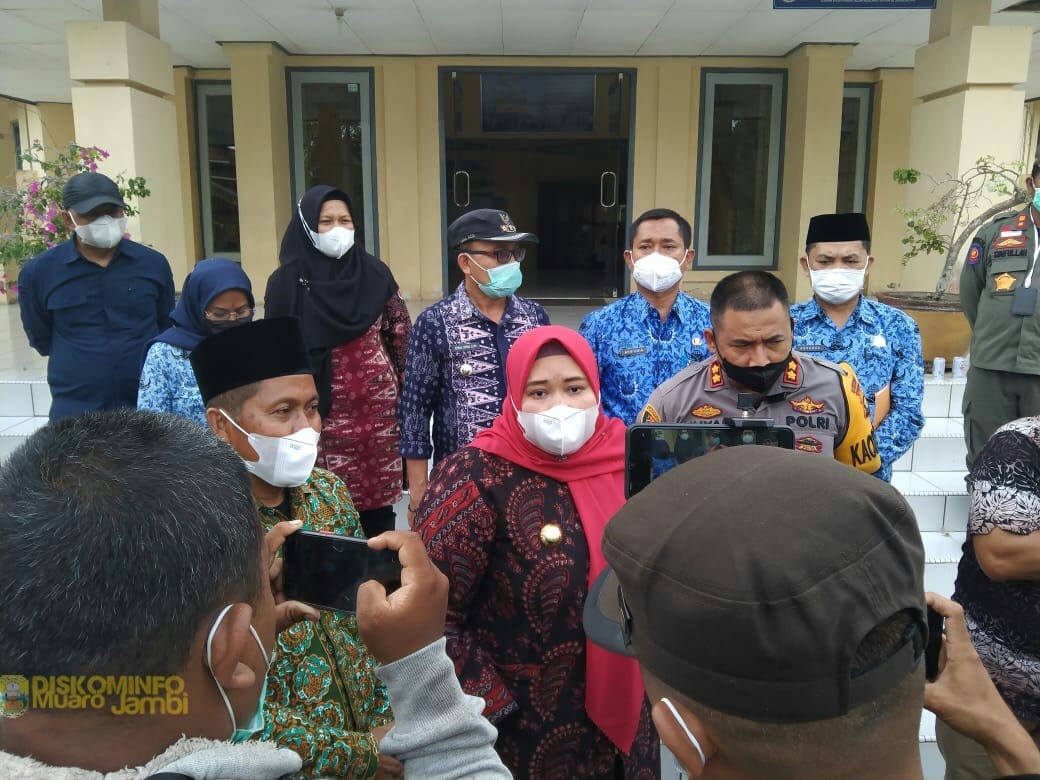 Bupati Masnah Bersama Kapolres Kunjungi SMA Titian Teras