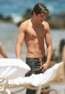 Zac Efron Shirtless