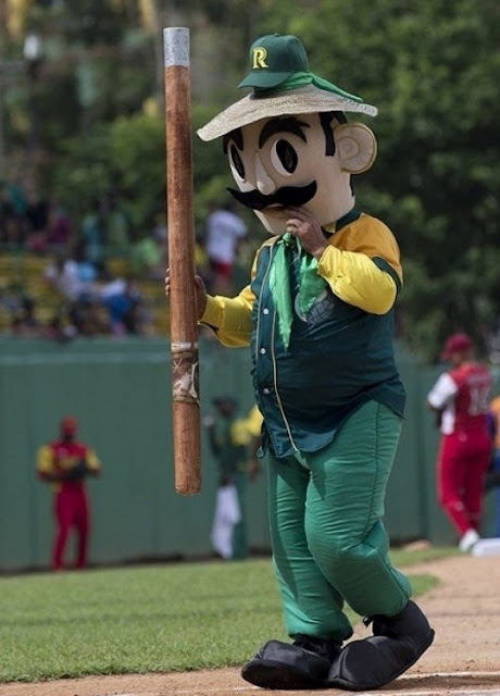 "El Veguero", mascota oficial del equipo pinareño de béisbol.