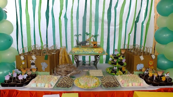 Safari Theme Decorations - Coolest Safari Theme Party Ideas : These faux palm leaves are great table decorations for luau parties, tropical hawaiian, safari party, beach theme, wedding, birthday, jungle theme, aloha, tiki parties and other theme parties.
