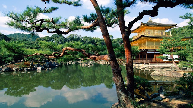 Kinkaku-ji_Temple,_Kyoto,_Japan.jpg (1366×768)