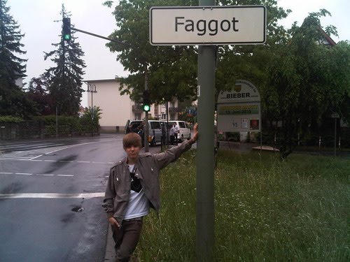 justin bieber is gay proof. Justin Bieber#39;s gay? Proof?