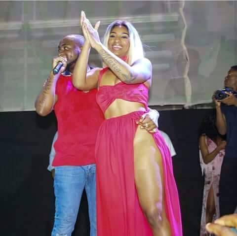 Neide Sofia Sobe Em Palco com Davido  Vestida Sem Biquíni   [Saiba mais]