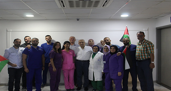 وقفة تضامنية في مستشفى الراعي  تضامناً مع فلسطين وأطباء وممرضي غزة