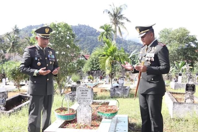 Jelang HUT Ke-77, Rindam XII/Tpr Laksanakan Ziarah Di TMP